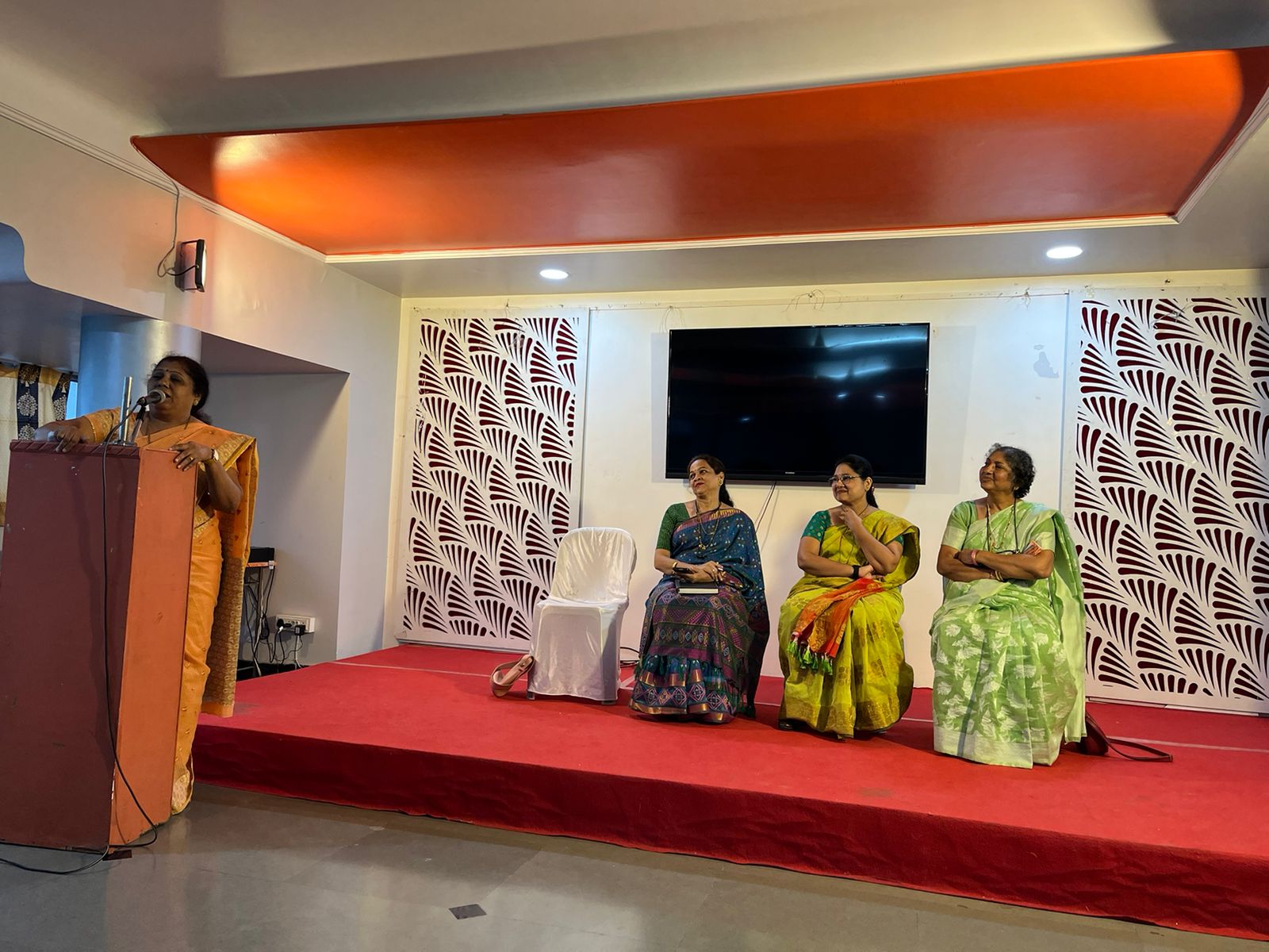 संसार आणि समाज म्हणुन माझी जबाबदारी